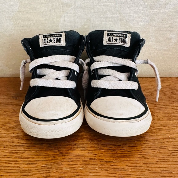 Converse Chuck Taylor All Star Axel Sneaker - Picture 2 of 4